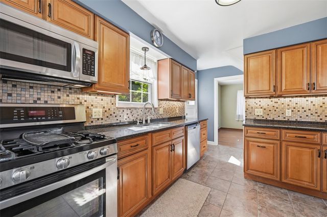 919 Tropical Ave, Beechview, PA 15216