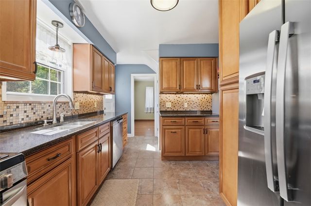 919 Tropical Ave, Beechview, PA 15216