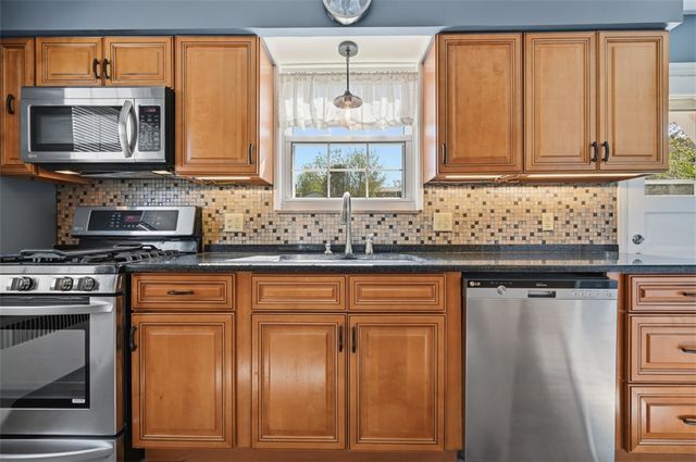 919 Tropical Ave, Beechview, PA 15216