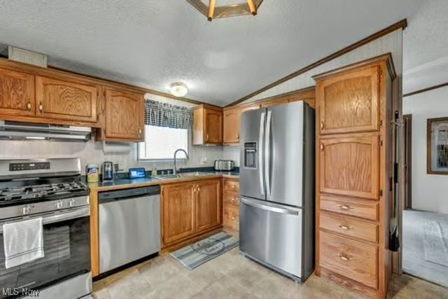 275 Ashwood Drive, Elyria, OH 44035