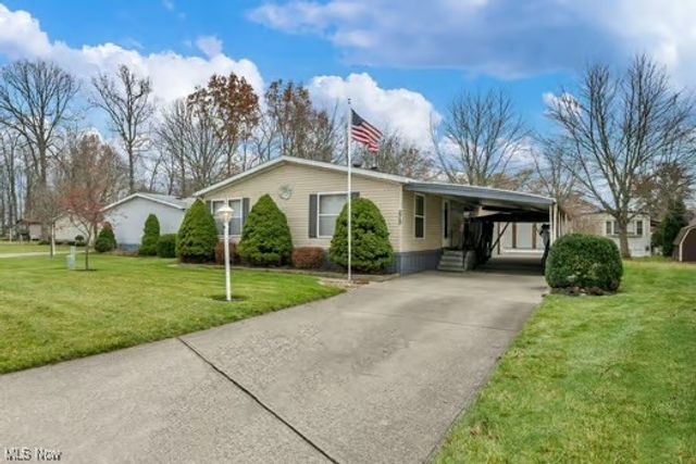 275 Ashwood Drive, Elyria, OH 44035