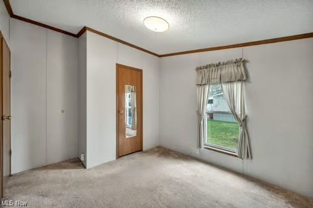 275 Ashwood Drive, Elyria, OH 44035