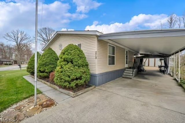 275 Ashwood Drive, Elyria, OH 44035