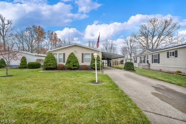 275 Ashwood Drive, Elyria, OH 44035