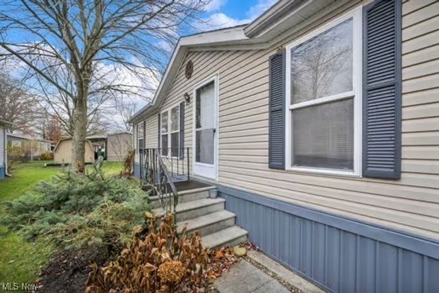 275 Ashwood Drive, Elyria, OH 44035