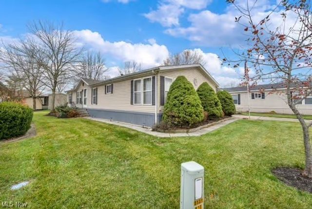 275 Ashwood Drive, Elyria, OH 44035