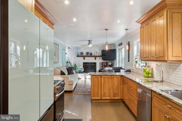 18600 CABIN ROAD, Triangle, VA 22172