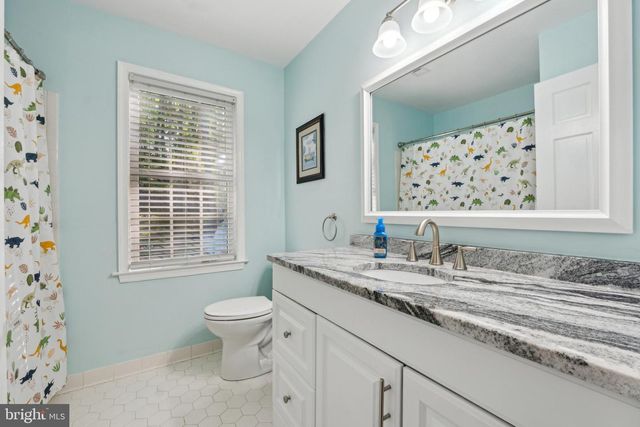 18600 CABIN ROAD, Triangle, VA 22172