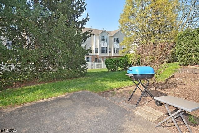 24 Straton Ct, Sayreville Boro, NJ 08859