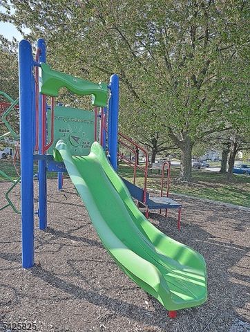 24 Straton Ct, Sayreville Boro, NJ 08859