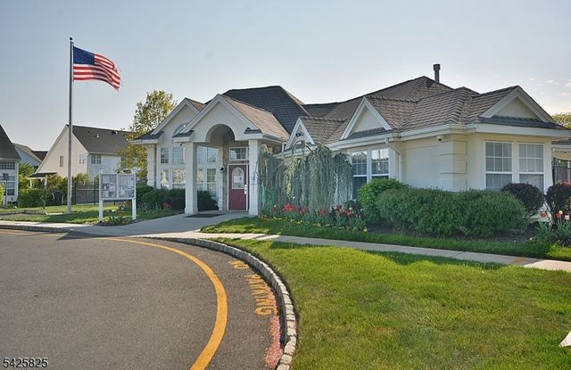 24 Straton Ct, Sayreville Boro, NJ 08859