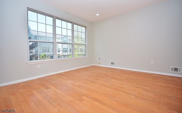 24 Straton Ct, Sayreville Boro, NJ 08859