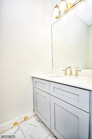 24 Straton Ct, Sayreville Boro, NJ 08859