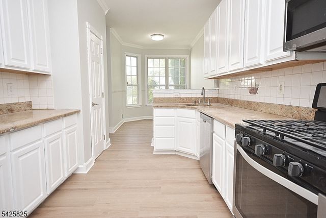 24 Straton Ct, Sayreville Boro, NJ 08859