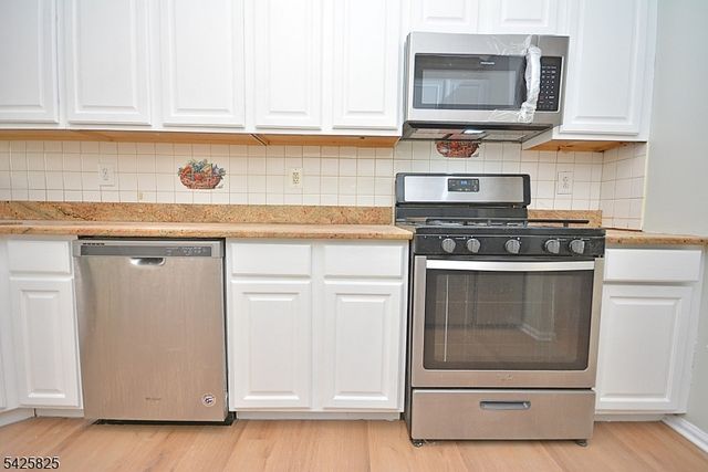 24 Straton Ct, Sayreville Boro, NJ 08859