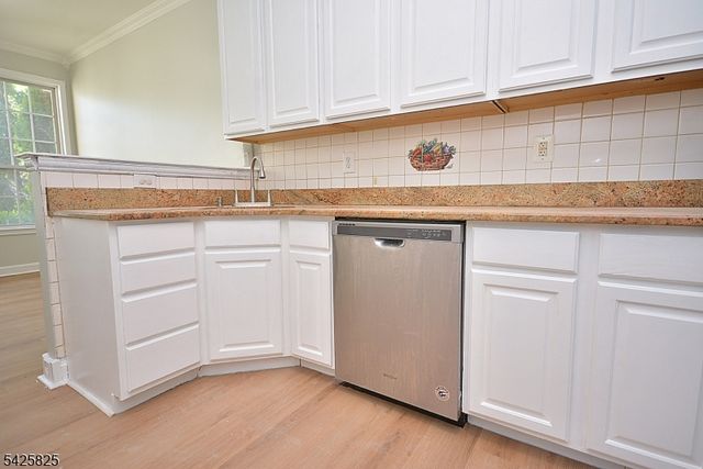 24 Straton Ct, Sayreville Boro, NJ 08859