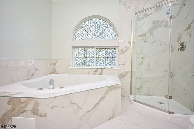 24 Straton Ct, Sayreville Boro, NJ 08859