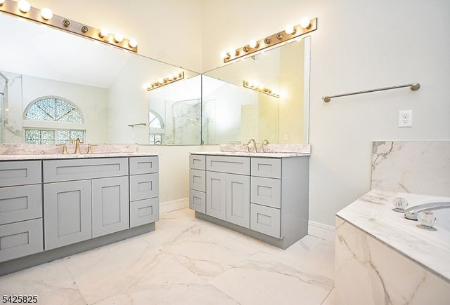 24 Straton Ct, Sayreville Boro, NJ 08859