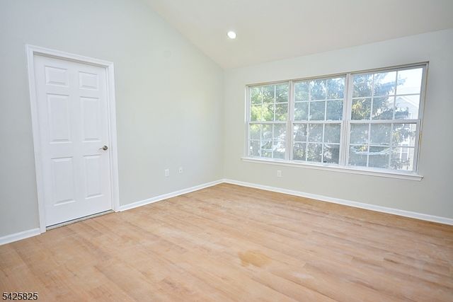 24 Straton Ct, Sayreville Boro, NJ 08859