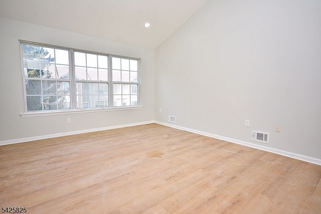 24 Straton Ct, Sayreville Boro, NJ 08859