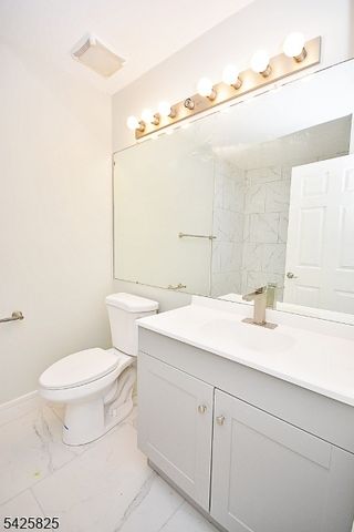 24 Straton Ct, Sayreville Boro, NJ 08859