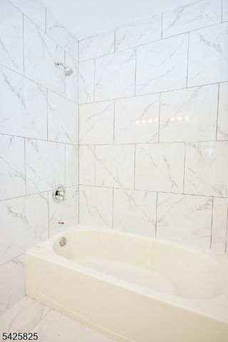 24 Straton Ct, Sayreville Boro, NJ 08859