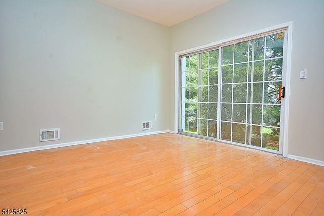 24 Straton Ct, Sayreville Boro, NJ 08859