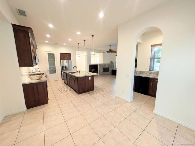 102 Mission Lake Way, Rancho Mirage, CA 92270