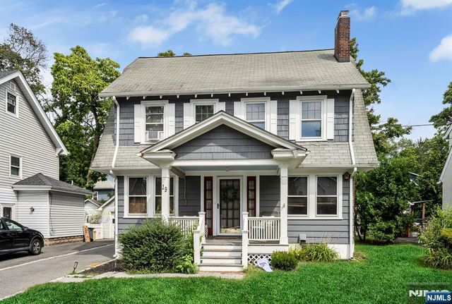 19 Christopher Place, Ridgewood, NJ 07450
