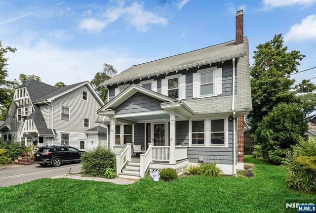 19 Christopher Place, Ridgewood, NJ 07450