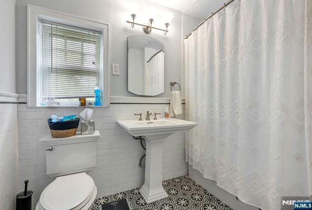 19 Christopher Place, Ridgewood, NJ 07450