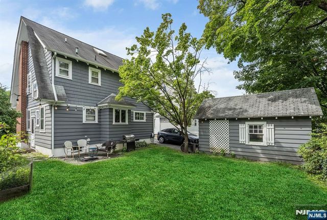 19 Christopher Place, Ridgewood, NJ 07450