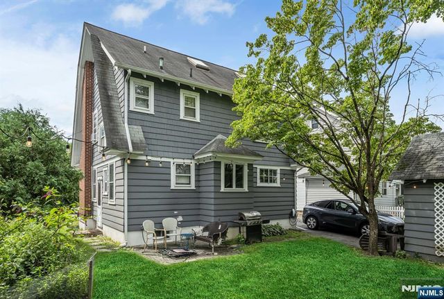 19 Christopher Place, Ridgewood, NJ 07450