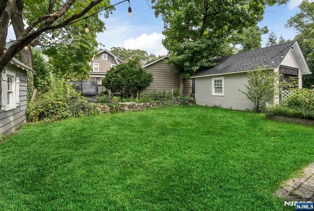 19 Christopher Place, Ridgewood, NJ 07450