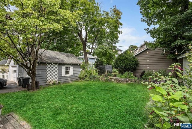 19 Christopher Place, Ridgewood, NJ 07450