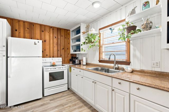 133 N Fourth Avenue, Kure Beach, NC 28449
