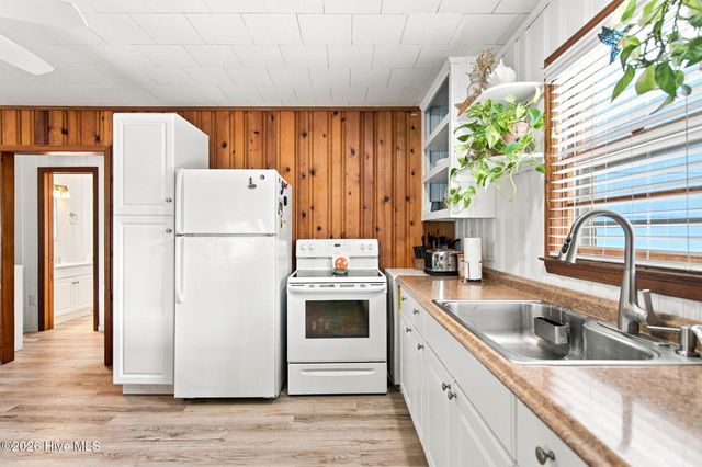 133 N Fourth Avenue, Kure Beach, NC 28449