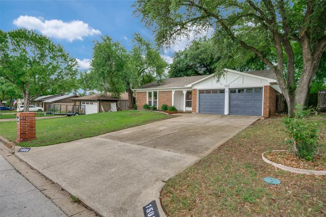 1508 Trammell Drive, Benbrook, TX 76126