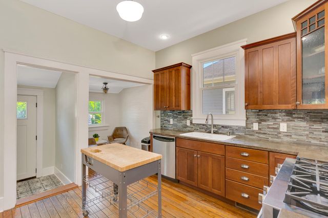 1004 S Highland Park Avenue, Chattanooga, TN 37404