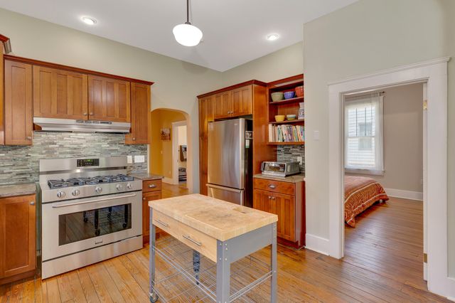 1004 S Highland Park Avenue, Chattanooga, TN 37404