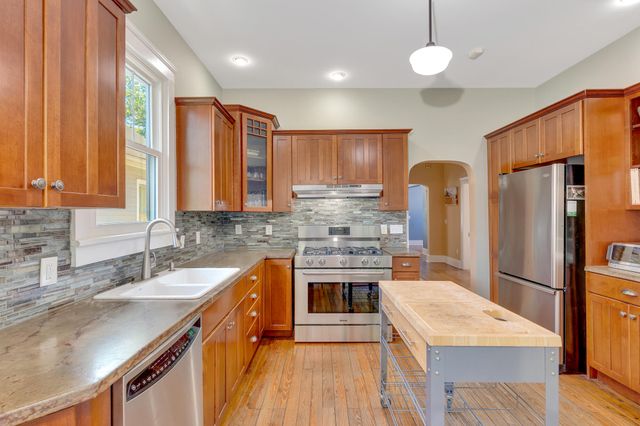 1004 S Highland Park Avenue, Chattanooga, TN 37404