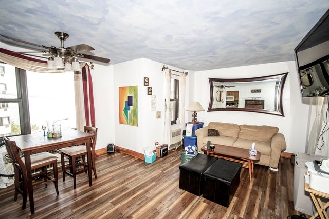 7363 S South Shore Drive 409, Chicago, IL 60649