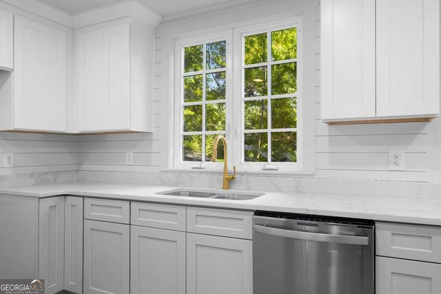 138 W Dixie Avenue SE, Marietta, GA 30008