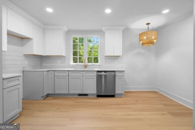 138 W Dixie Avenue SE, Marietta, GA 30008