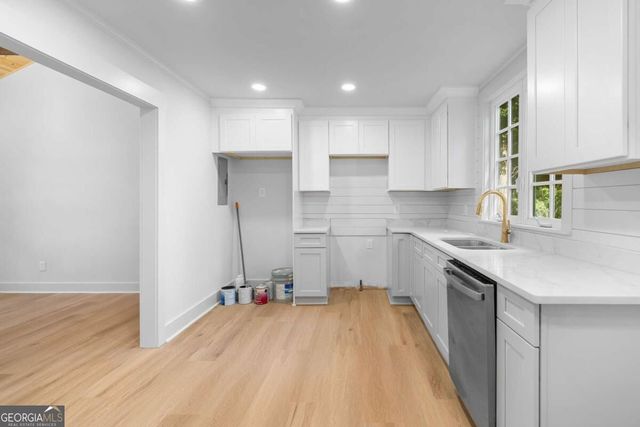 138 W Dixie Avenue SE, Marietta, GA 30008