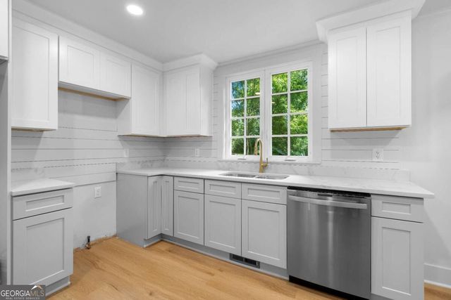 138 W Dixie Avenue SE, Marietta, GA 30008