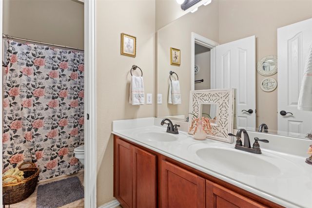 726 Celebrity Court, Midlothian, TX 76065