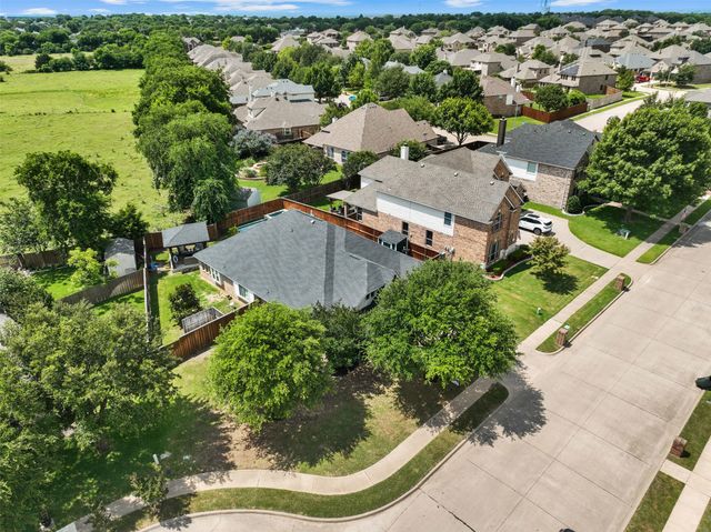 726 Celebrity Court, Midlothian, TX 76065