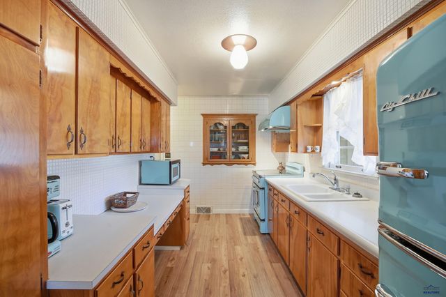 101 42ND, Rapid City, SD 57702