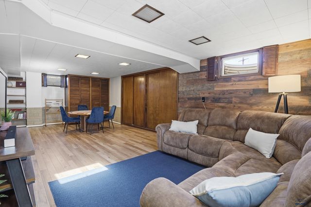 101 42ND, Rapid City, SD 57702